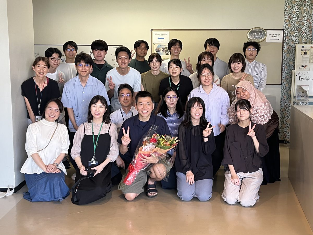 白川先生にメッセージカードを贈りました。