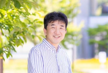 Prof. Kurisaki