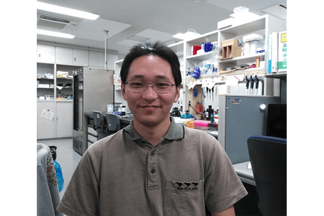 バイオサイエンス研究科遺伝子発現制御研究室の 芦森　温茂 さん（博士後期課程2年）が「第23回日本時間生物学会学術大会」において「優秀ポスター賞」と「International Symposium on Biological Rhythms」において「ポスター賞」を受賞