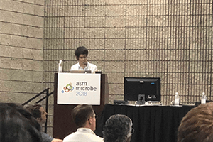 システム微生物学研究室の近藤恒平さん（博士後期課程3年）が「ASM Microbe 2018」において「NEB Gisela Mosig Award」を受賞しました。