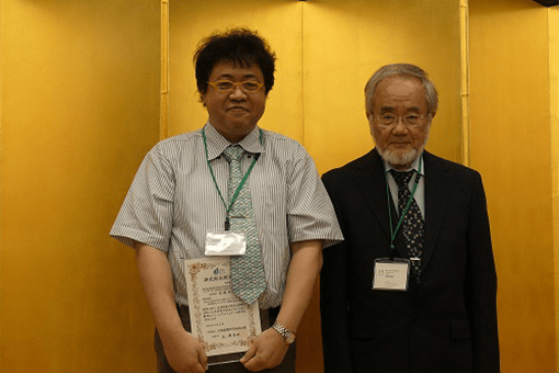 ストレス微生物科学研究室の木俣行雄准教授に、大隅基礎科学創成財団の酵母コンソーシアムフェローの称号が授与されました。