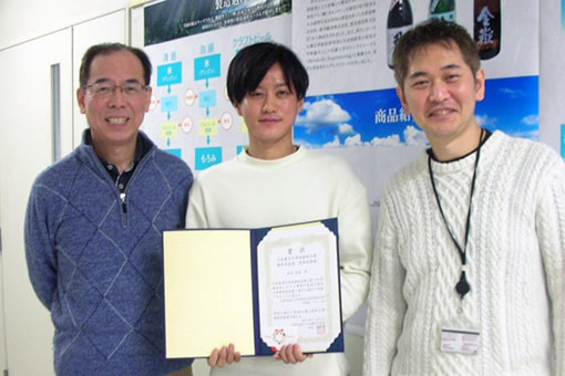 ストレス微生物科学研究室の鈴木　崇真さん（博士前期課程2年）が「日本農芸化学会関西支部第518回講演会」において「優秀発表賞（支部長推薦）」を受賞<br />

