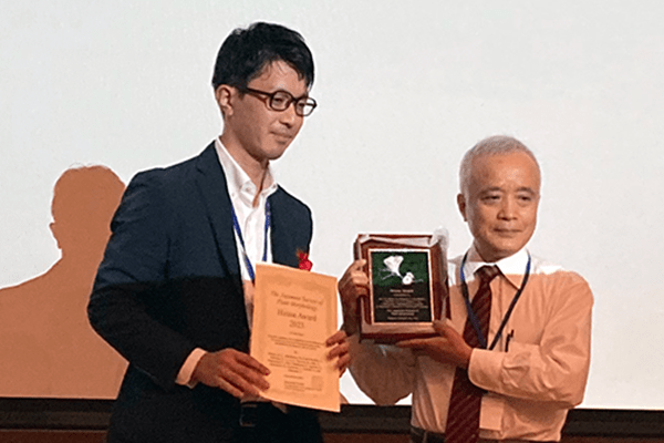 花発生分子遺伝学研究室の白川一助教らの論文が日本植物形態学会の「平瀬賞」を受賞