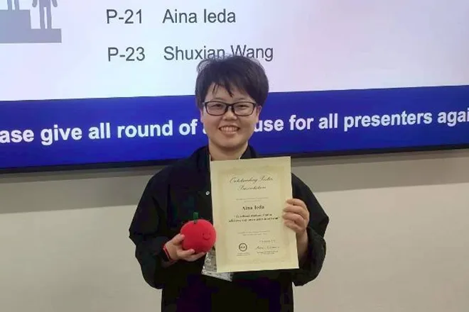 植物二次代謝研究室の家田愛菜さん（博士後期課程2年）がJSBBA KANSAI Student Committee (JKSC)のJSBBA KANSAI 12th student forumにおいて「Outstanding Poster Presentation」を受賞